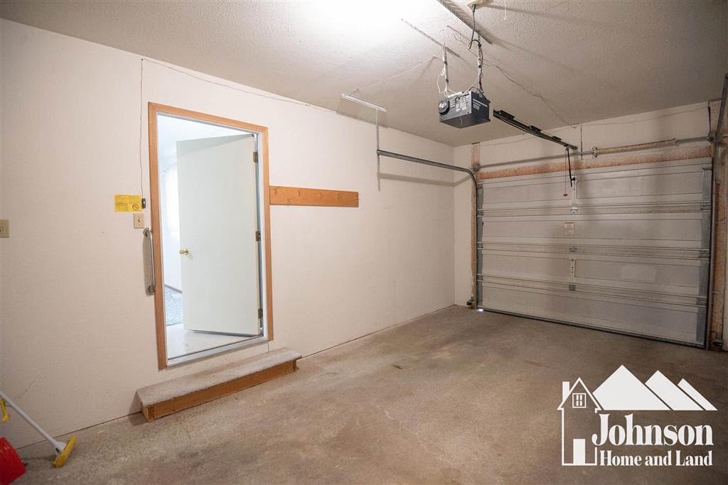 100 Sunset Drive — photo 15 of 16