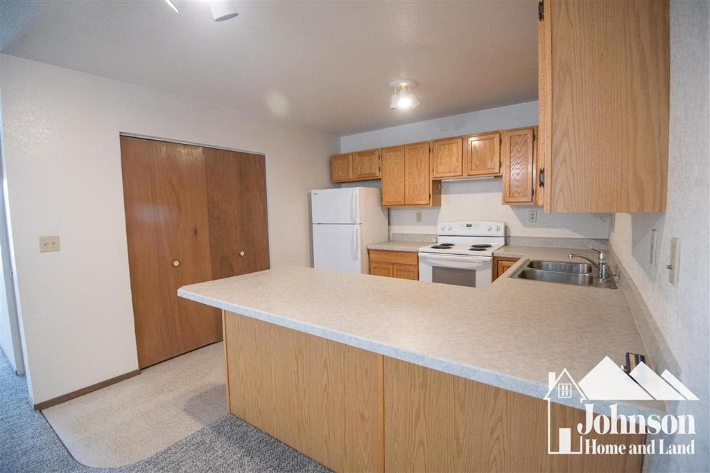 100 Sunset Drive — photo 5 of 16