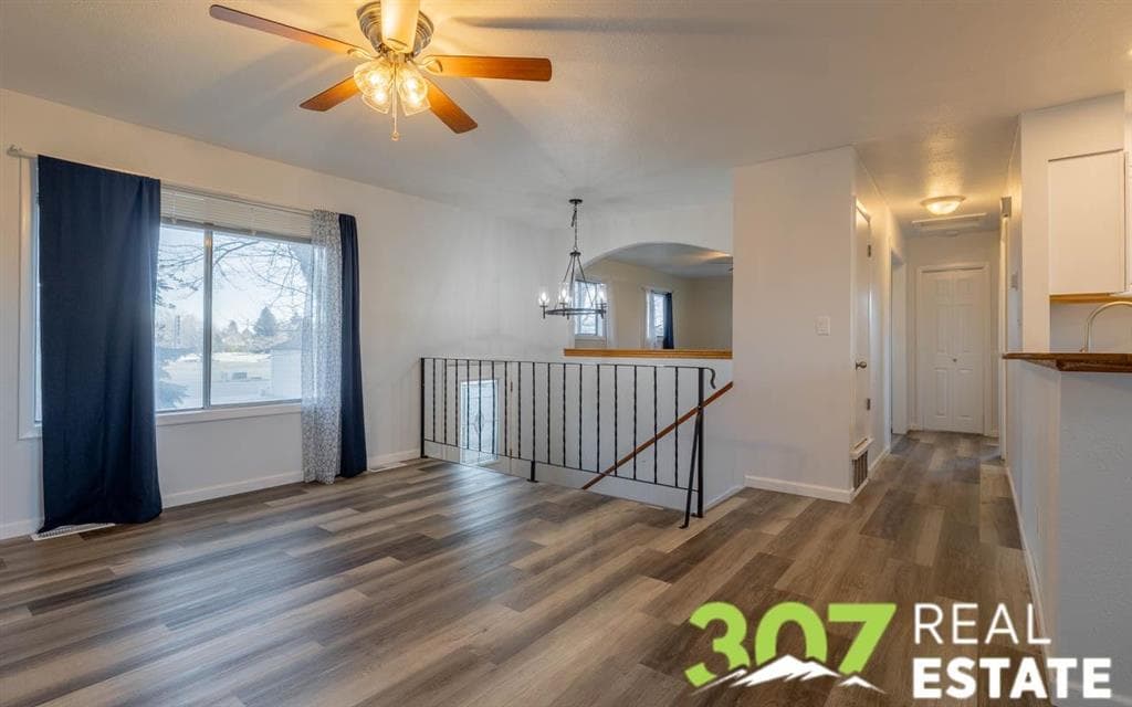 1607 Park Ln — photo 4 of 25