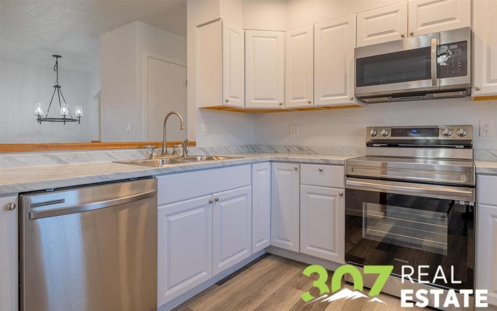 1607 Park Ln — photo 6 of 25