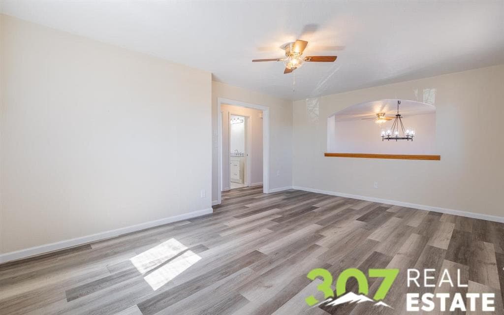 1607 Park Ln — photo 8 of 25