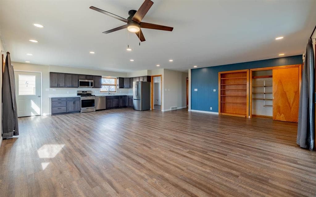 700 Big Horn Ave — photo 7 of 25