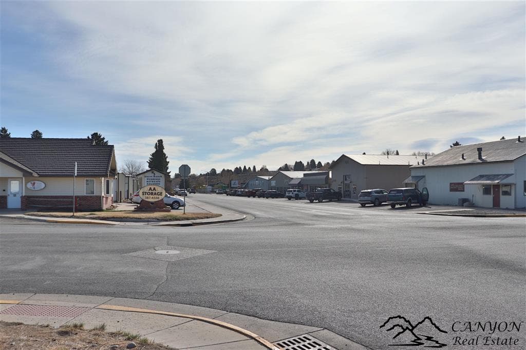 1831 Sheridan Ave — photo 9 of 12