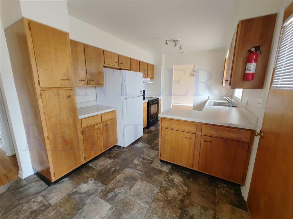 1925 Stampede Ave — photo 6 of 14