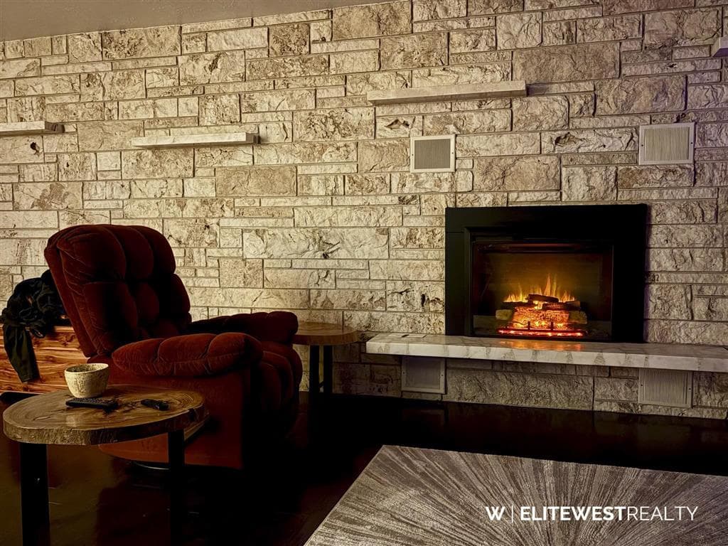 30 N Division St — photo 11 of 25