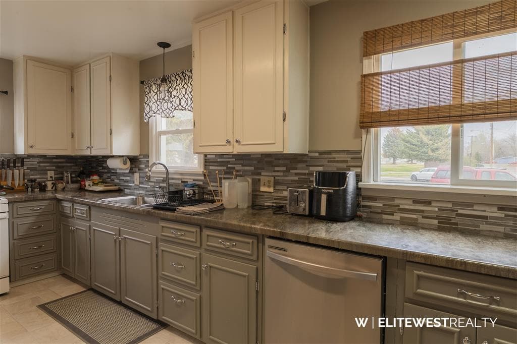 30 N Division St — photo 23 of 25