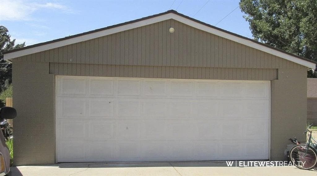 30 N Division St — photo 4 of 25