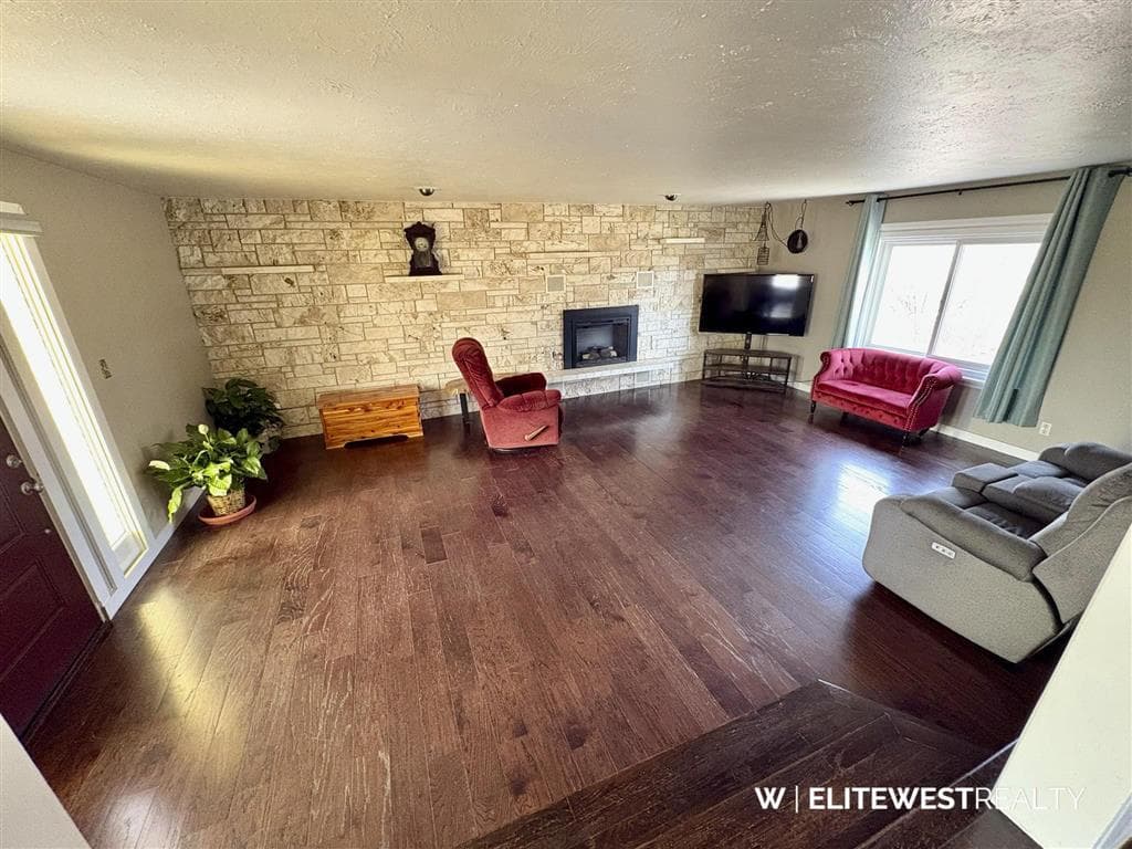 30 N Division St — photo 5 of 25