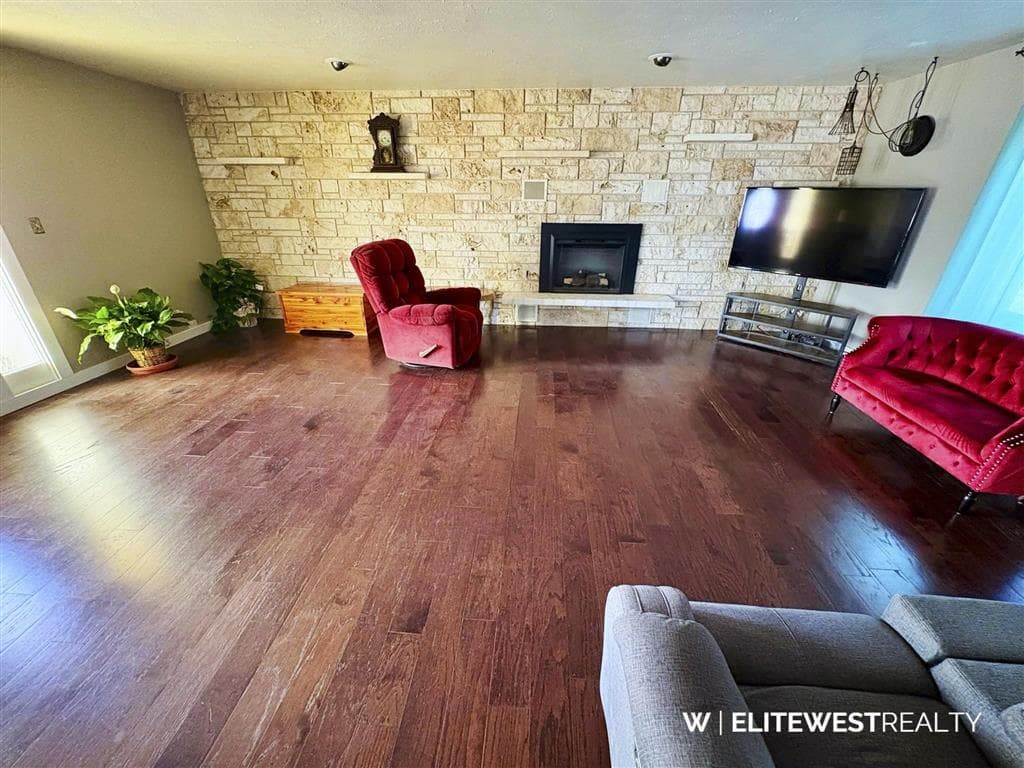 30 N Division St — photo 6 of 25