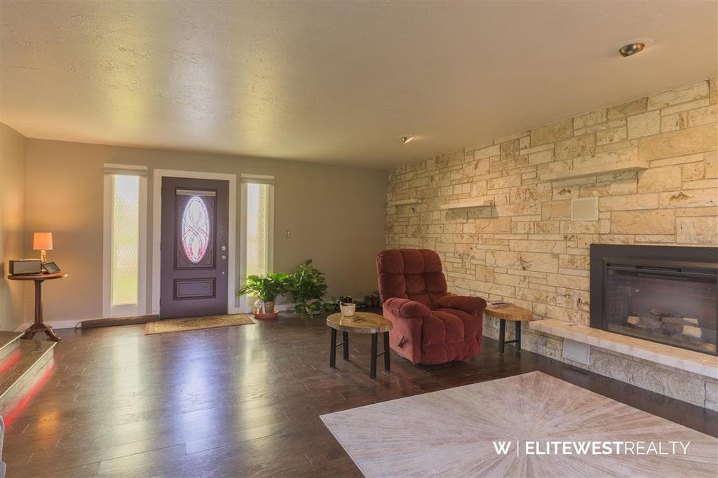 30 N Division St — photo 7 of 25