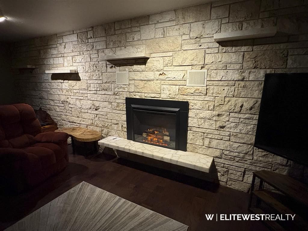 30 N Division St — photo 9 of 25