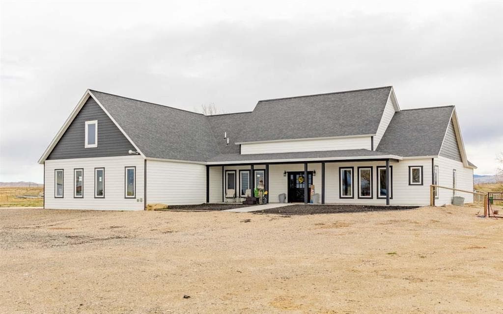 1070 Road 16 photo 1