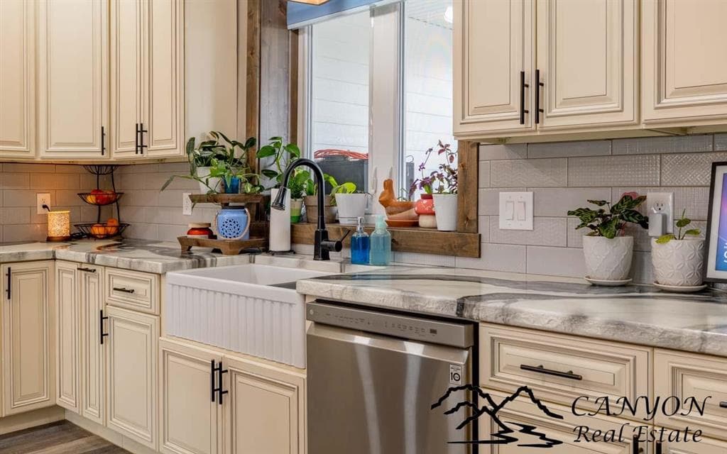 1070 Road 16 — photo 11 of 25