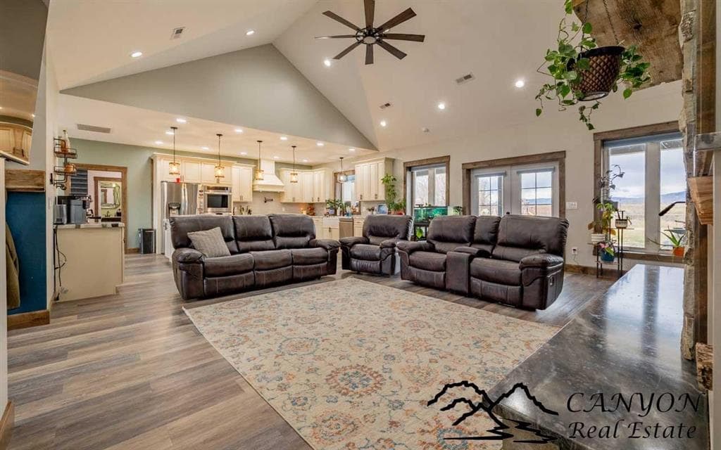 1070 Road 16 — photo 4 of 25