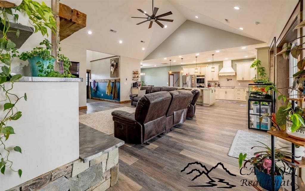 1070 Road 16 — photo 8 of 25