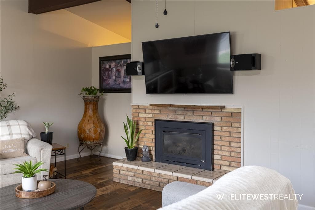 128 E 10th St — photo 5 of 25