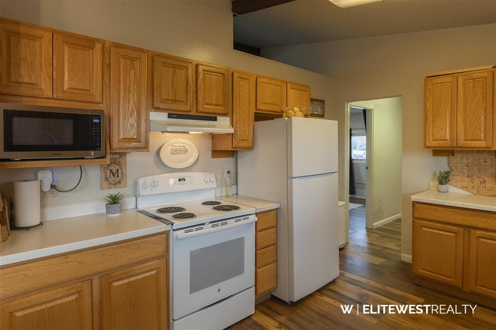 128 E 10th St — photo 9 of 25