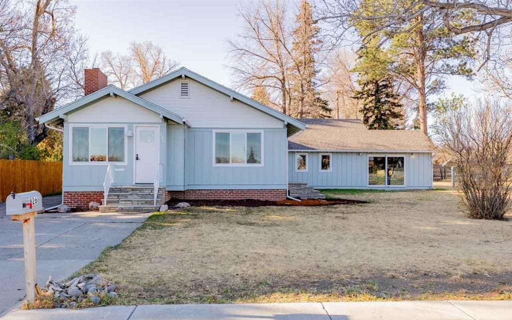 826 Cody Ave photo 1