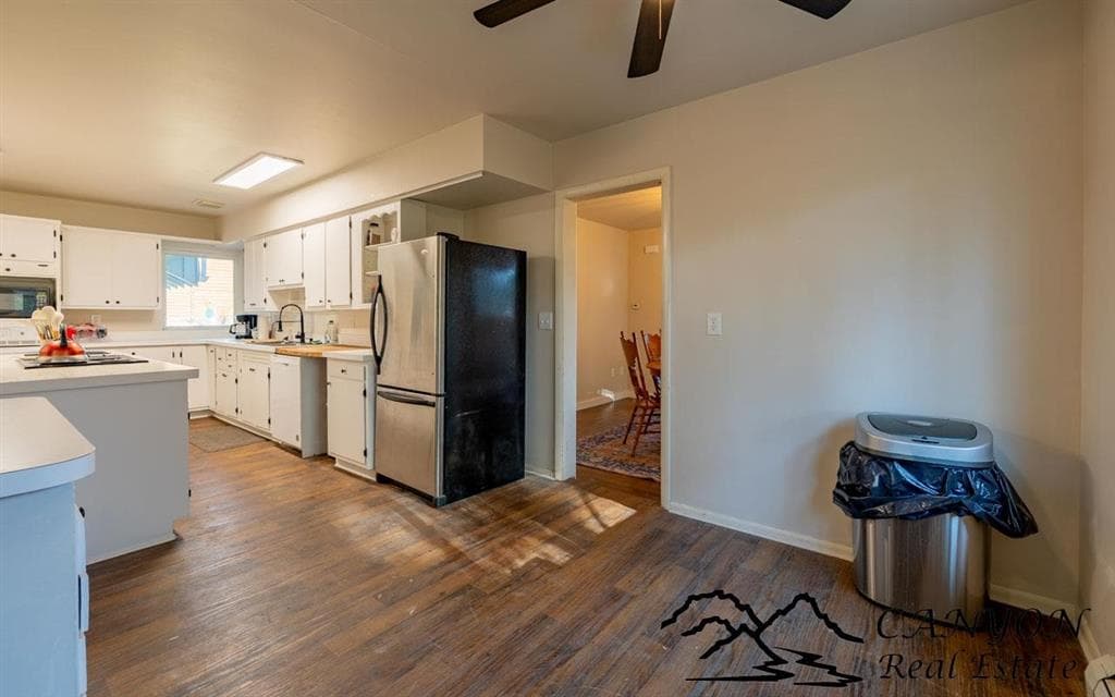 826 Cody Ave — photo 11 of 25