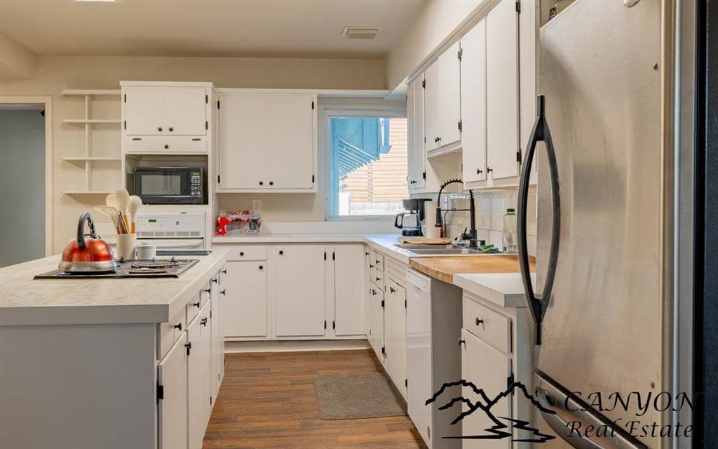 826 Cody Ave — photo 12 of 25