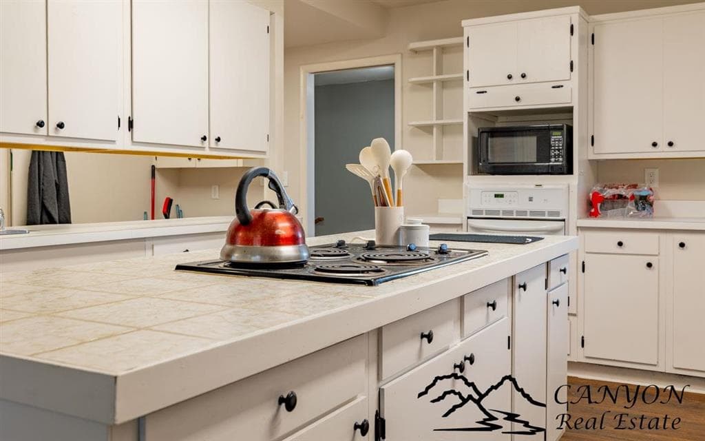 826 Cody Ave — photo 13 of 25