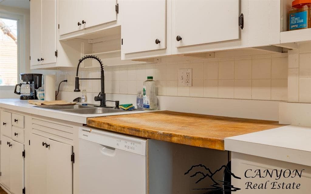 826 Cody Ave — photo 14 of 25