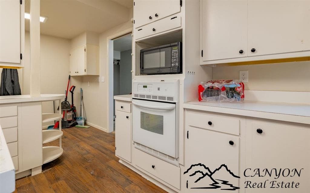 826 Cody Ave — photo 15 of 25