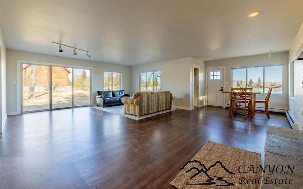 826 Cody Ave — photo 6 of 25