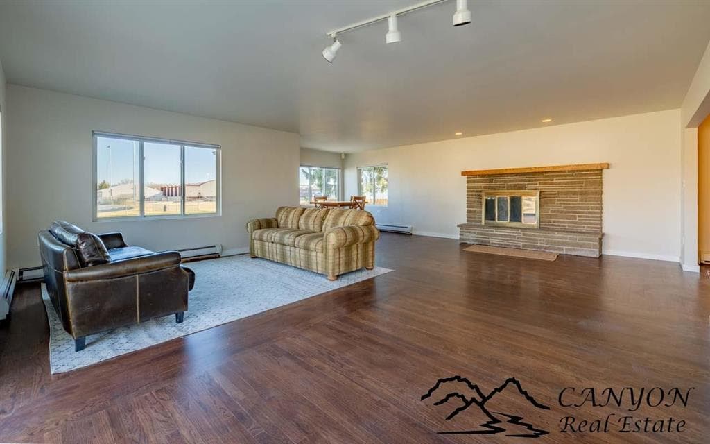 826 Cody Ave — photo 7 of 25