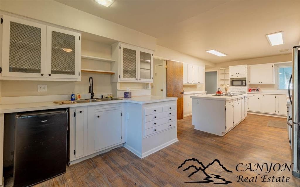 826 Cody Ave — photo 10 of 25