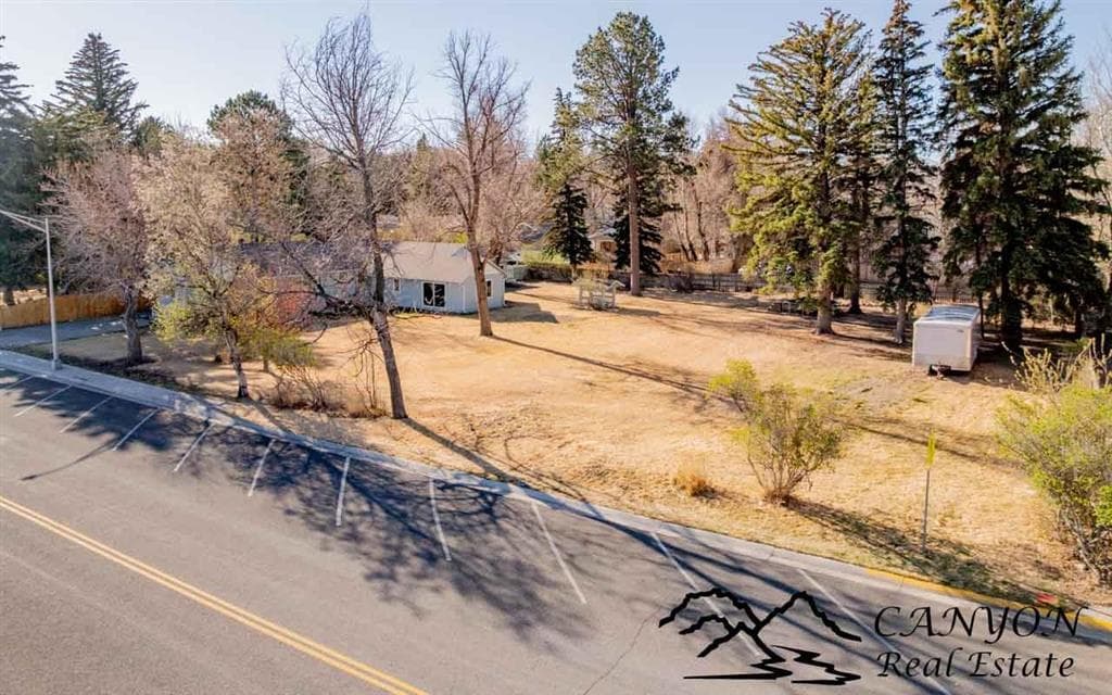 820 Cody Ave — photo 4 of 10