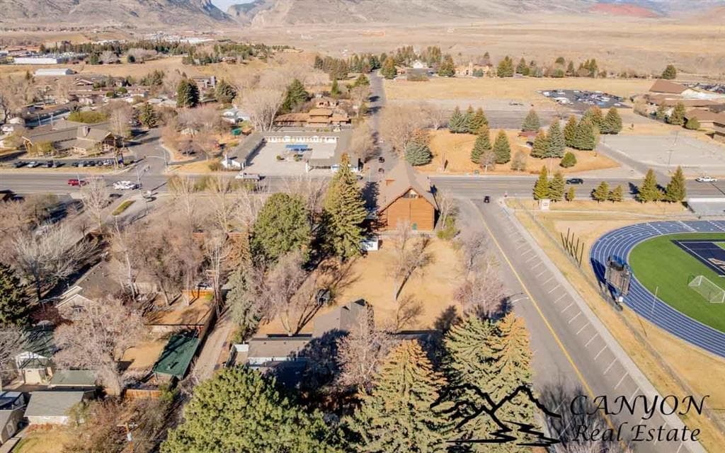 820 Cody Ave — photo 7 of 10