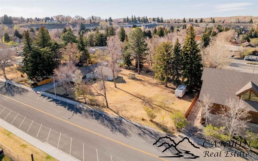 814 Cody Ave — photo 3 of 10