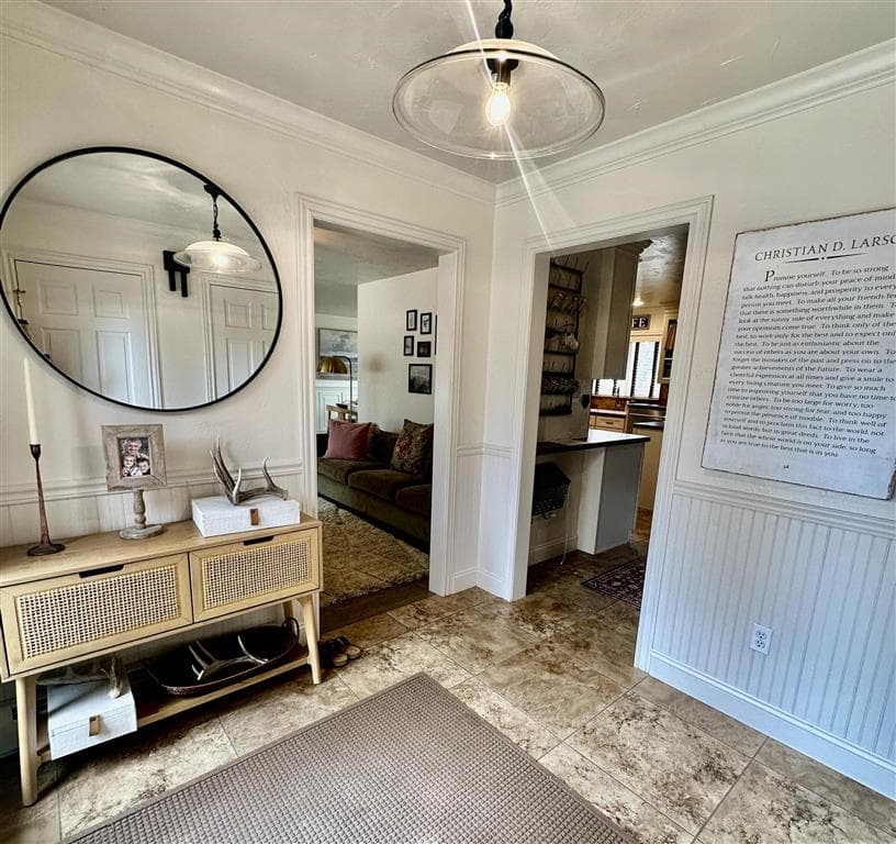 1801 Coburn Ave — photo 5 of 25