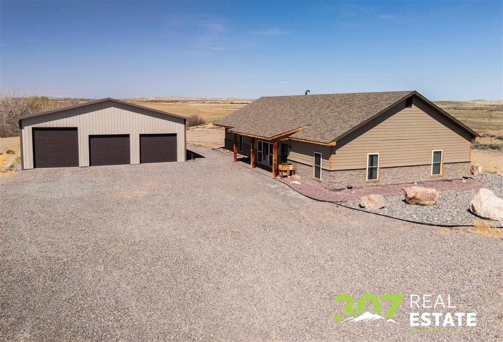 1909 Lane 39 1/2 — photo 2 of 25