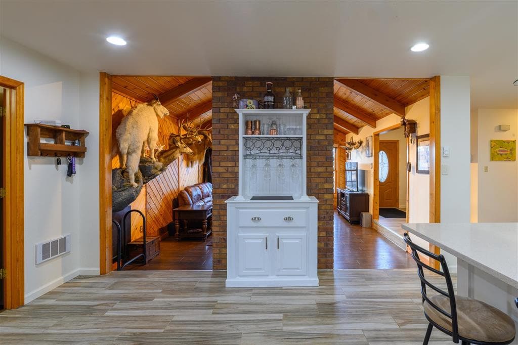 3938 Carter Mountain Dr — photo 10 of 25