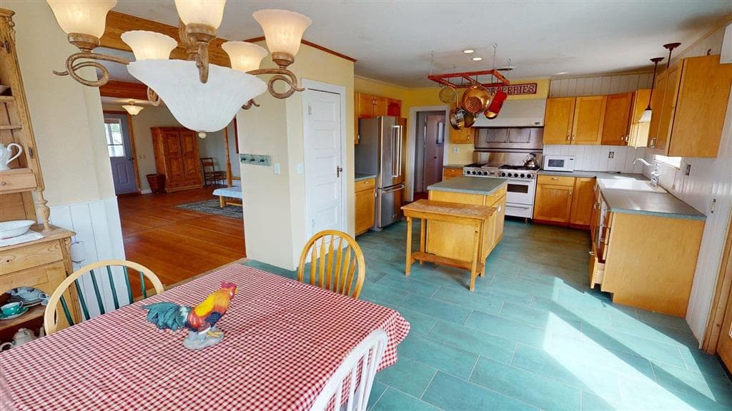 646 Lane 7 — photo 13 of 25