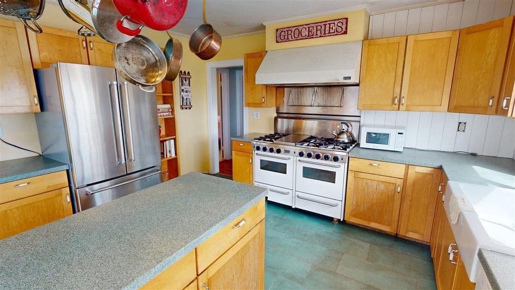 646 Lane 7 — photo 15 of 25