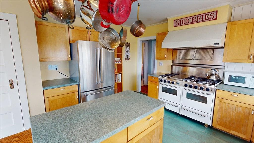 646 Lane 7 — photo 16 of 25