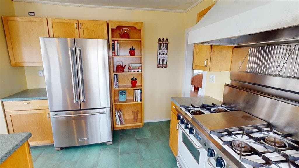 646 Lane 7 — photo 18 of 25