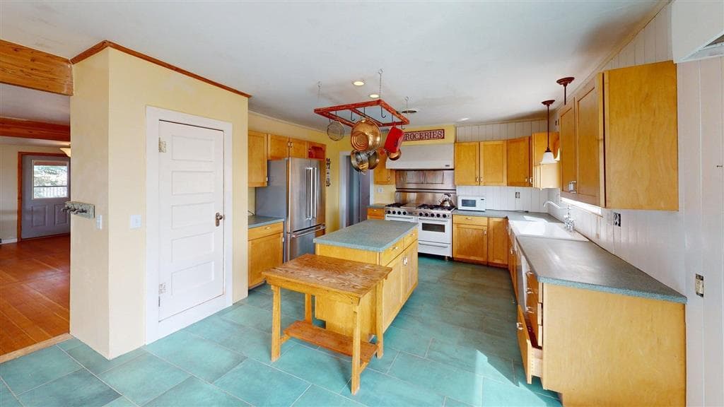 646 Lane 7 — photo 19 of 25