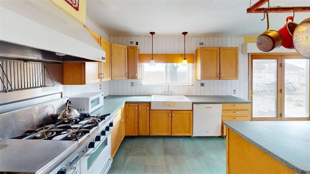 646 Lane 7 — photo 20 of 25