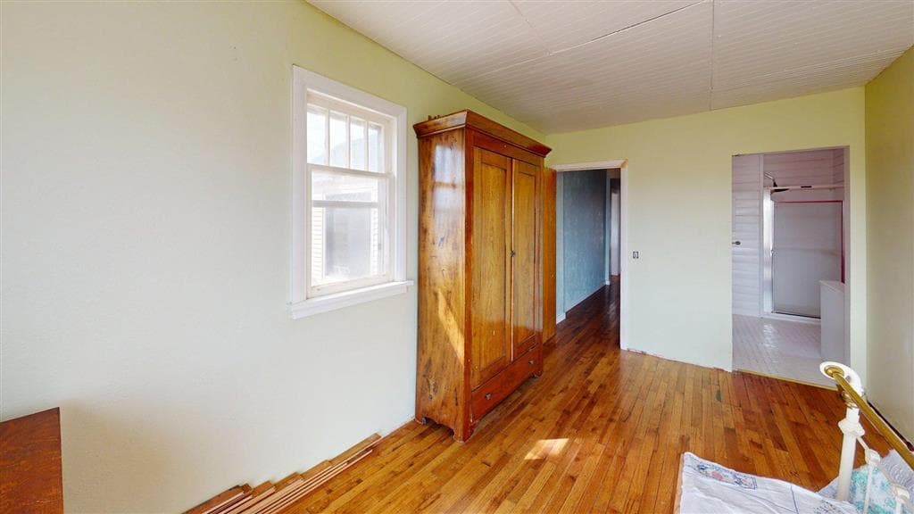 646 Lane 7 — photo 8 of 25