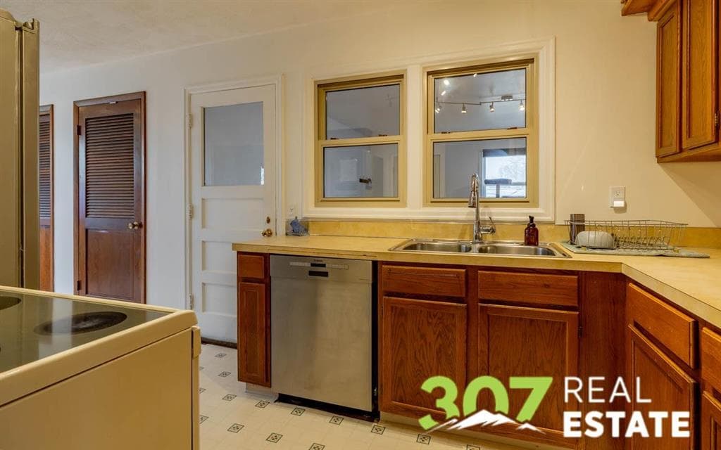 644 Avenue H — photo 9 of 25