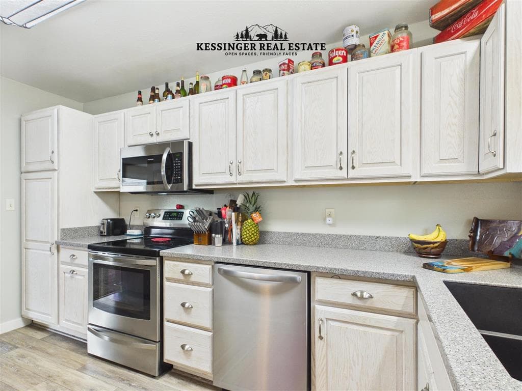 945 Avenue K — photo 9 of 25