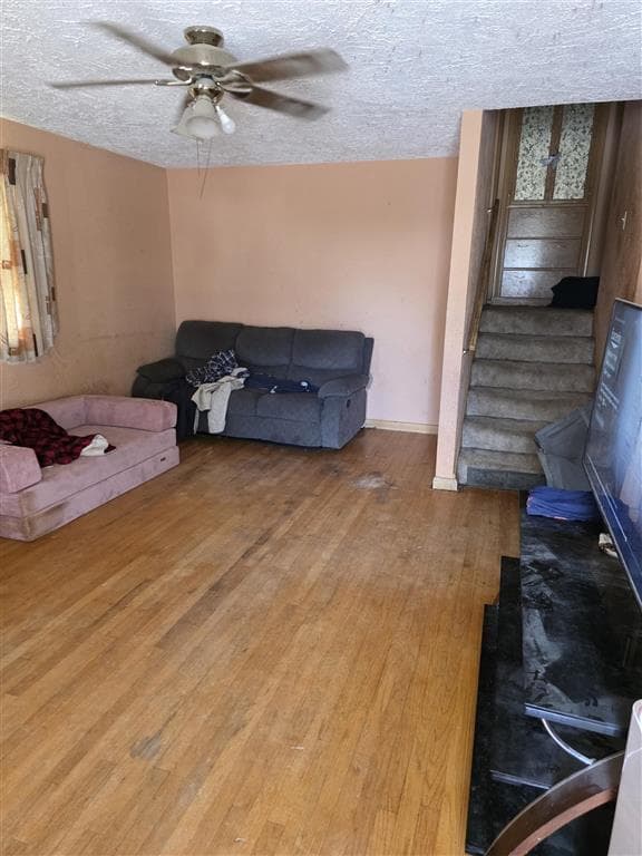462 N Division St — photo 4 of 10