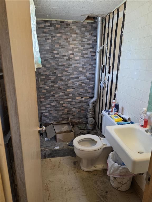 462 N Division St — photo 6 of 10