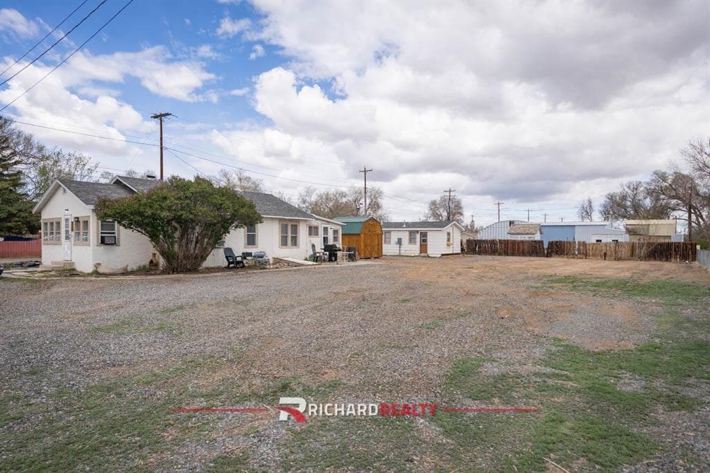 747 E Jefferson St — photo 2 of 25