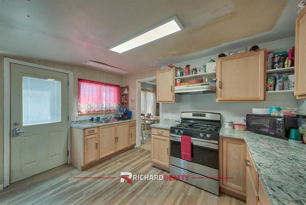 747 E Jefferson St — photo 6 of 25