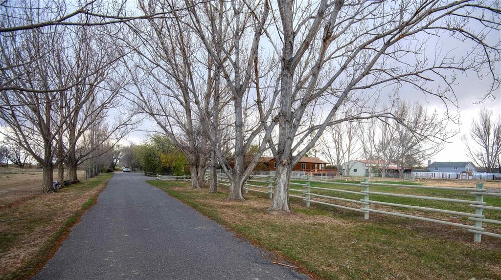 1040 Road 1 photo 1